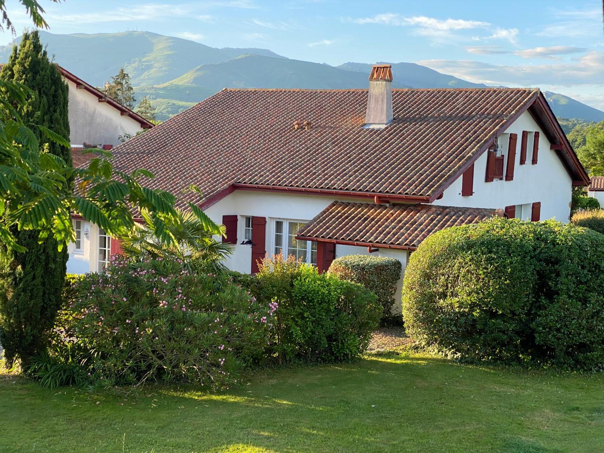 Baskoparadis I Eco-Gites I Calme I Vue I Anes I Jardin I Montagne I Nature Louhossoa 객실 사진